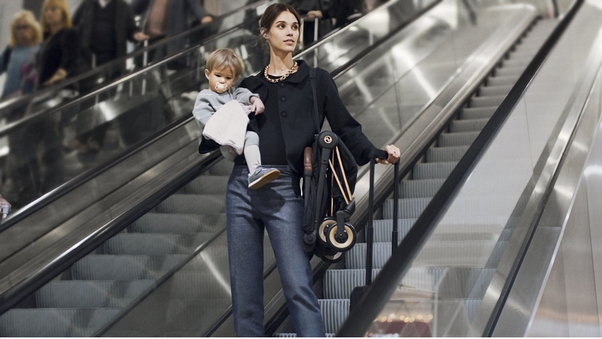 Cybex Coya carried over shoulder with carry strap