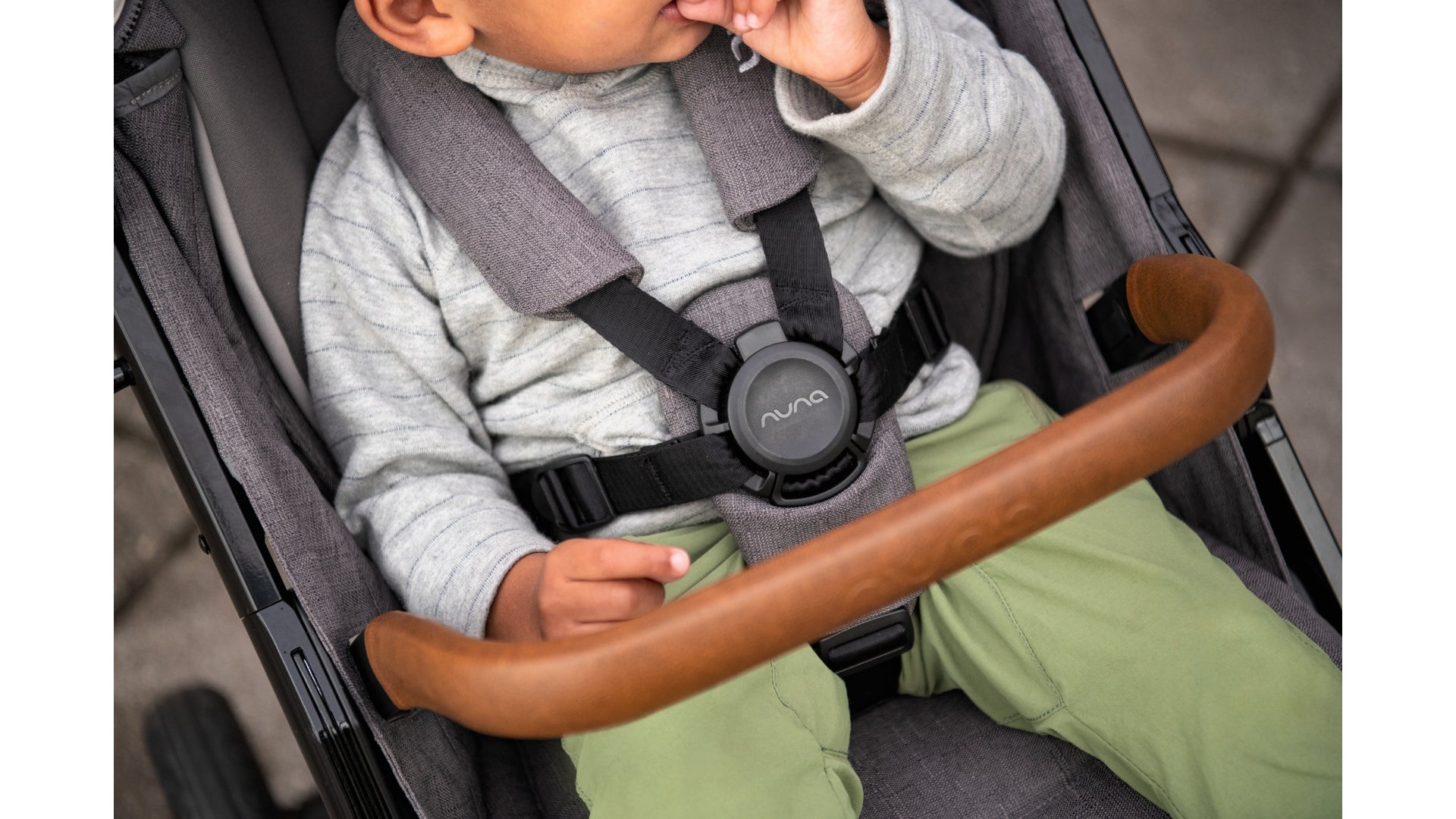 Nuna TAVO Magnetic Buckle