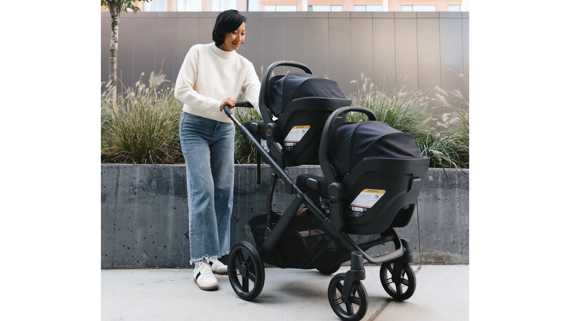 UPPAbaby Vista V3 with two UPPAbaby Infant Car Seats